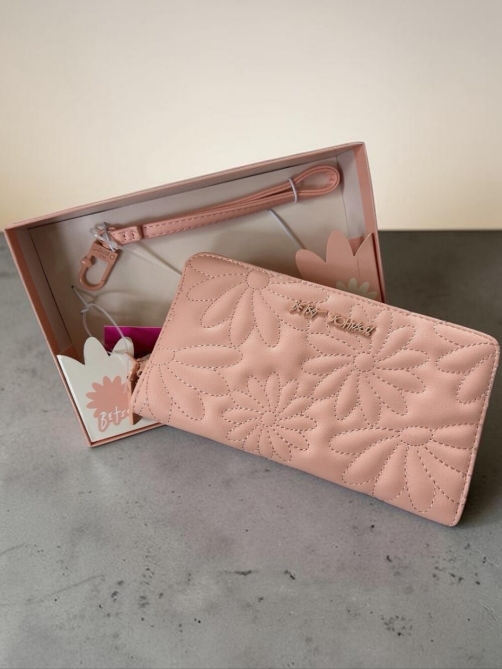 Betsey Johnson Quilted Daisy Wristlet Wallet In Light Blue Or Light Pink, NWT - Picture 5 of 7
